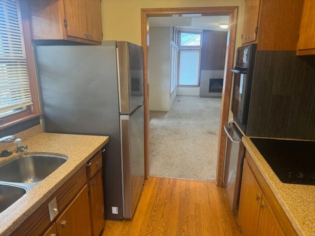 Building Photo - Updated SFH with 3 Beds, 1.5 Baths, 2 Car Garage in the Heart of Edina!