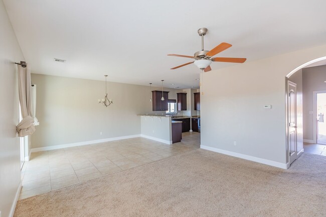 Foto del edificio - 3 bed 2 bath, beautiful home!