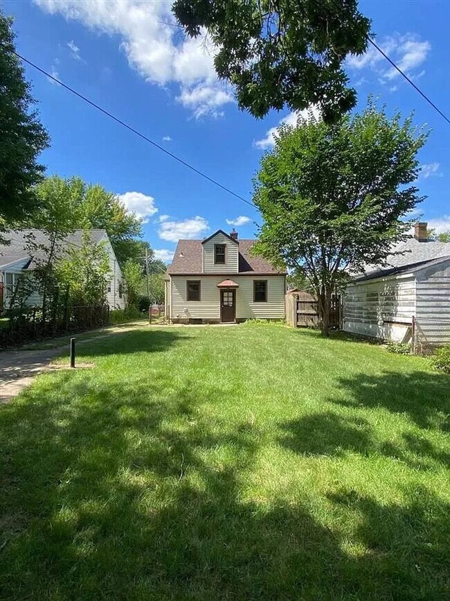 Foto del edificio - 4 bedroom home in Rockford