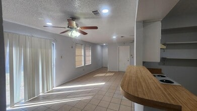 Building Photo - 123 Prairie Creek Cir