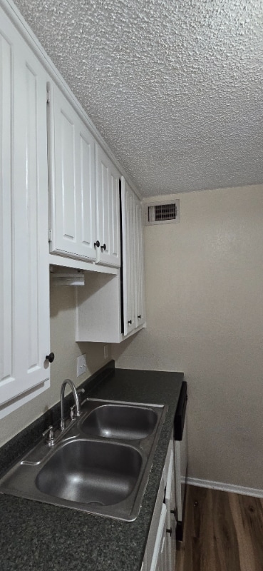 Building Photo - 1214 Baylor Ave