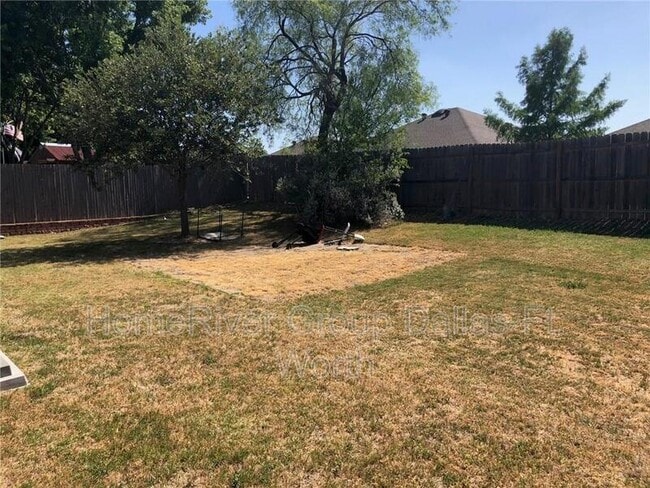 Building Photo - 6108 Twin Maple Dr