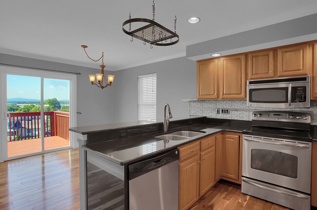 Building Photo - 9 Lenox Ct