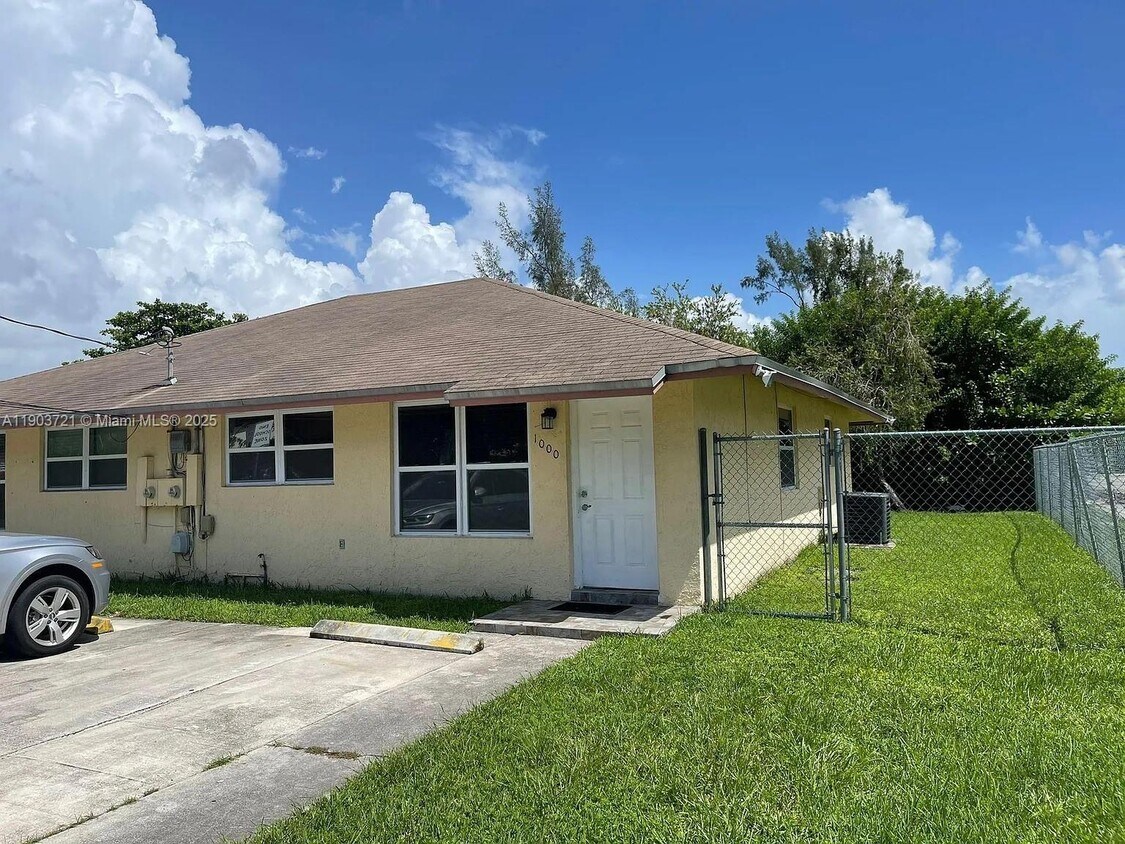 Primary Photo - 1000 SW 8th St