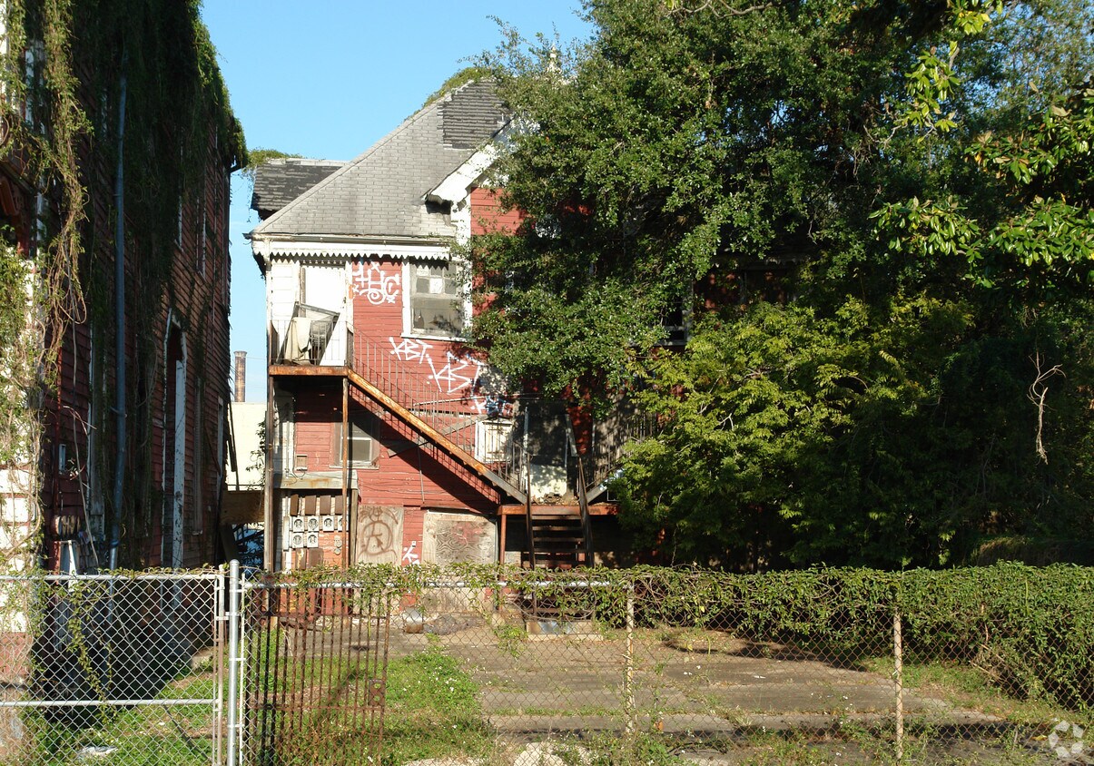 Building Photo - 433 Jackson Ave