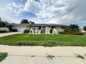 Building Photo - 1374 Marinwood Ave