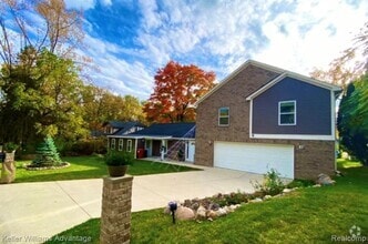Building Photo - 4066 Fieldview Ave