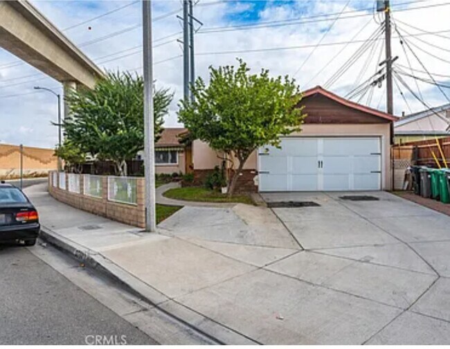 Building Photo - 12760 Dalewood St