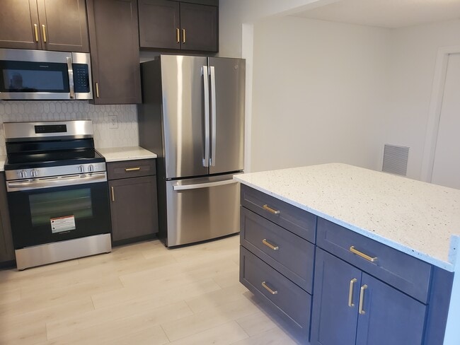 Building Photo - 3159 SW Sunset Trace Cir