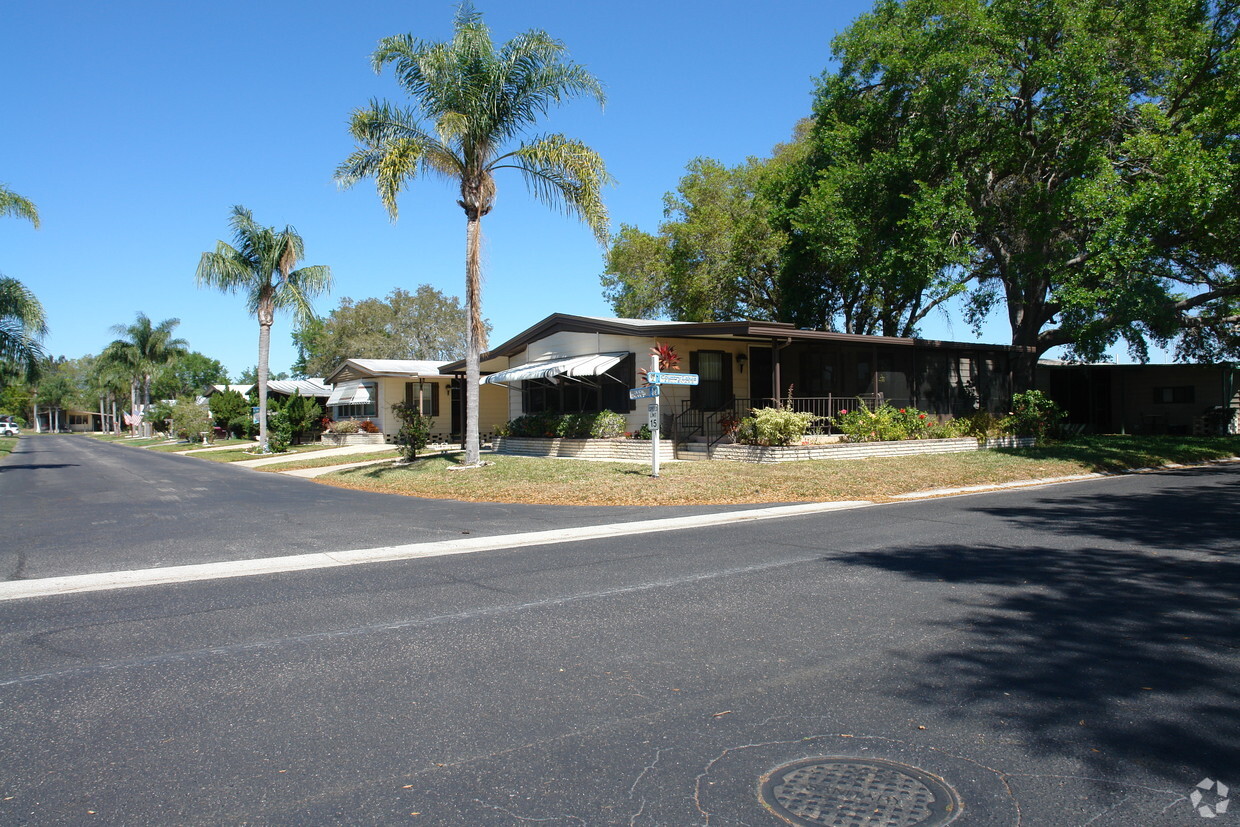 Primary Photo - Country Lakes Villages