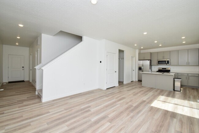 Foto del edificio - Spacious Saratoga Springs 4 Bed 3.5 Bath Corner Home with Stunning Views