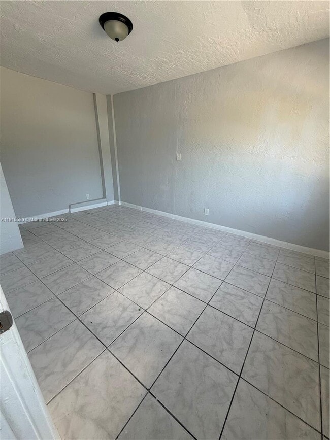 Foto del edificio - 626 NW 10th Terrace