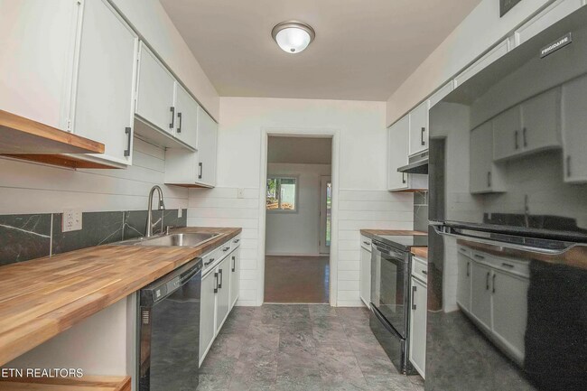 Foto del edificio - 481 Broome Rd NW