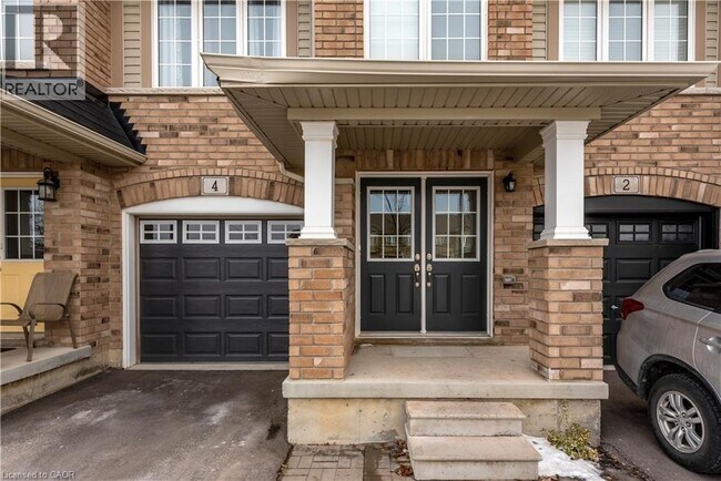 Building Photo - 4 Mayland Trl