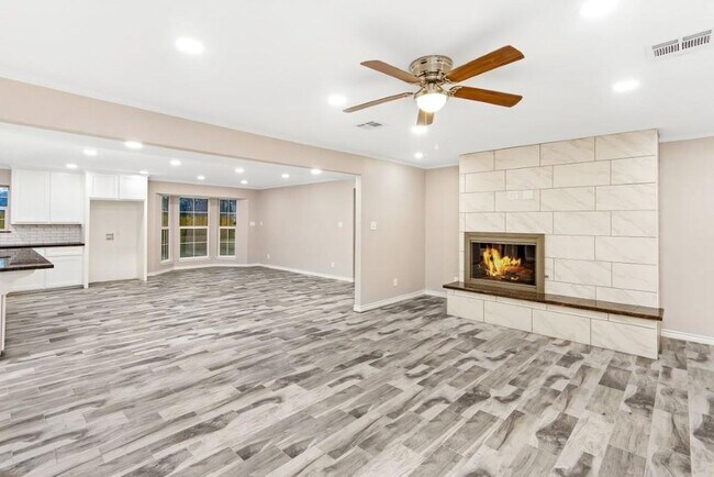 Foto del edificio - 7575 Coburn Dr