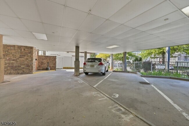 Foto del edificio - 594 Jefferson Ave