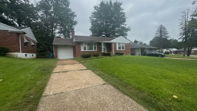 Building Photo - 9425 Auburn Dr