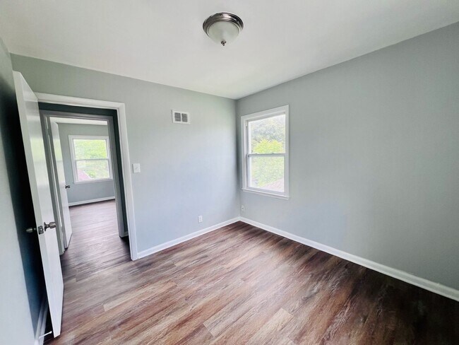 Building Photo - 6624-6626 W Carmen Ave (Duplex)
