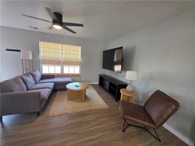 Foto del edificio - 2402 SE Jayel Terrace
