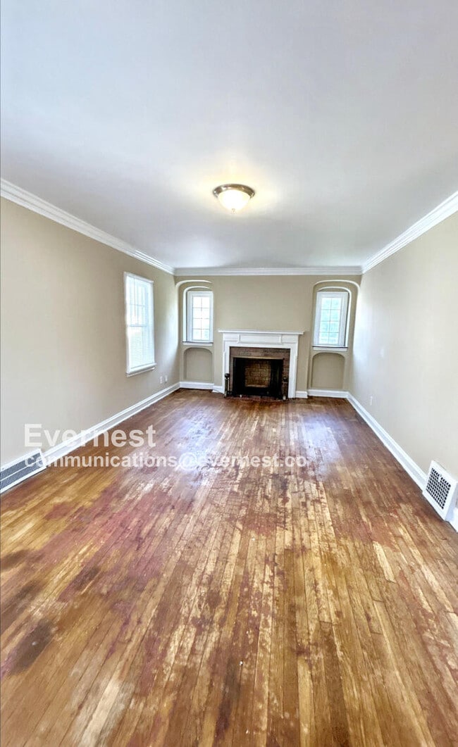 Foto del edificio - 3 Bed, 1 Bath Home with Great Space / Avai...