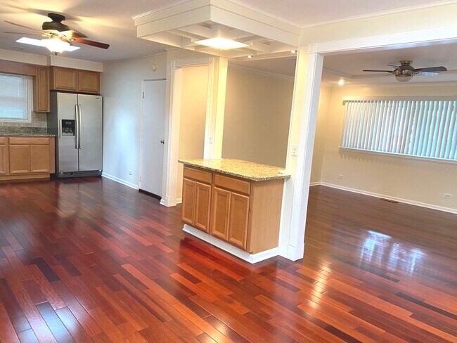 Building Photo - 12 Marquette Pl