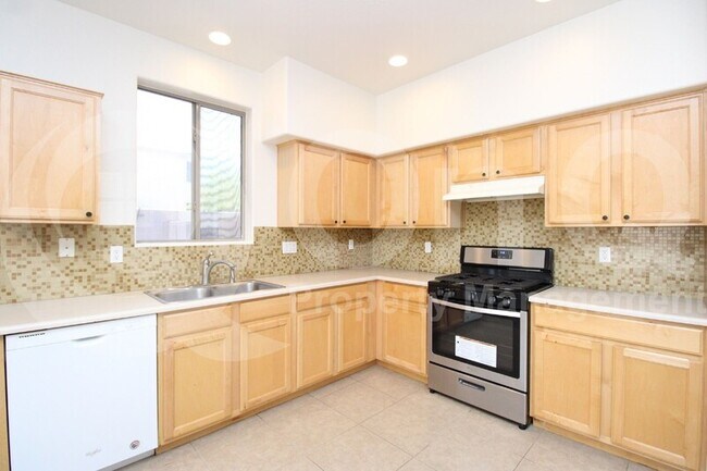 Foto del edificio - 18160 W Desert Blossom Dr