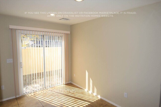 Foto del edificio - 6424 Lonesome Lake St