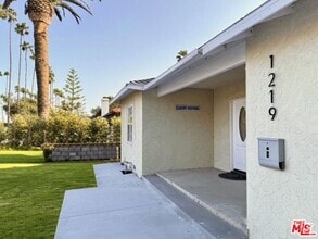 Building Photo - 1219 N Azusa Ave