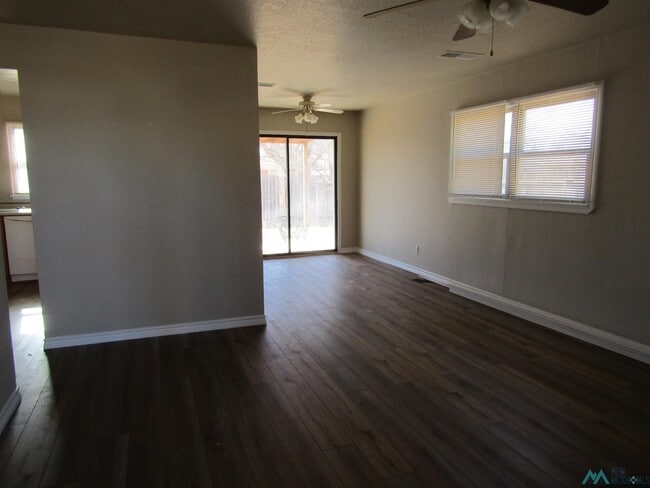 Building Photo - 1801 W Hermosa Dr