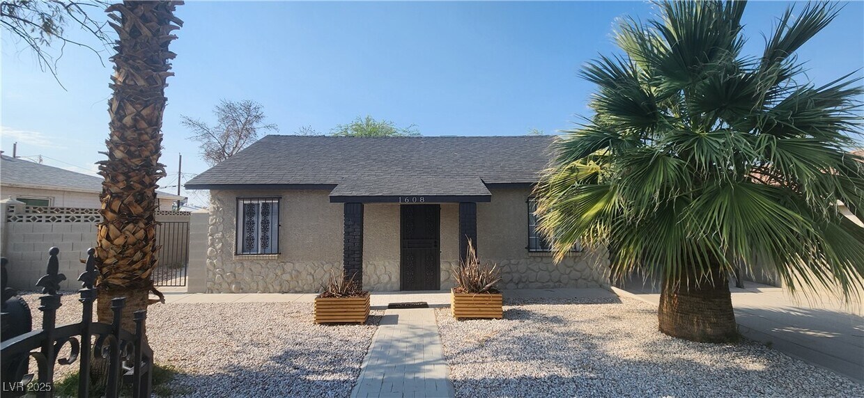 Foto principal - 1608 E McDonald Ave