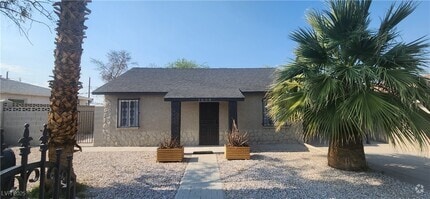 Building Photo - 1608 E McDonald Ave