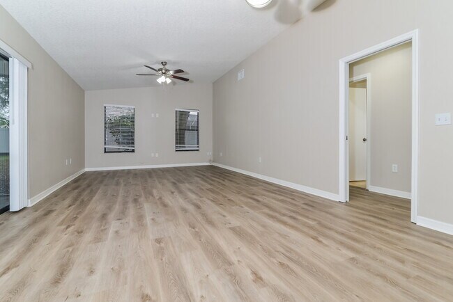 Foto del edificio - 336 Shorewood Dr