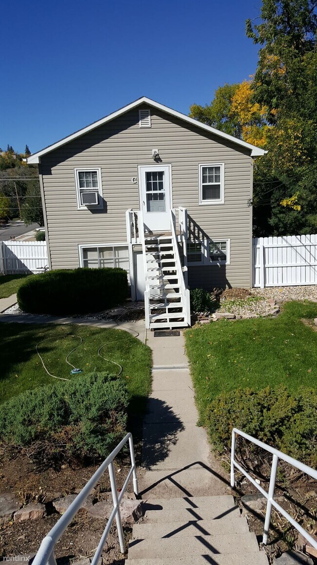 Building Photo - 1 br, 1 bath Triplex - 1104 4th Street C