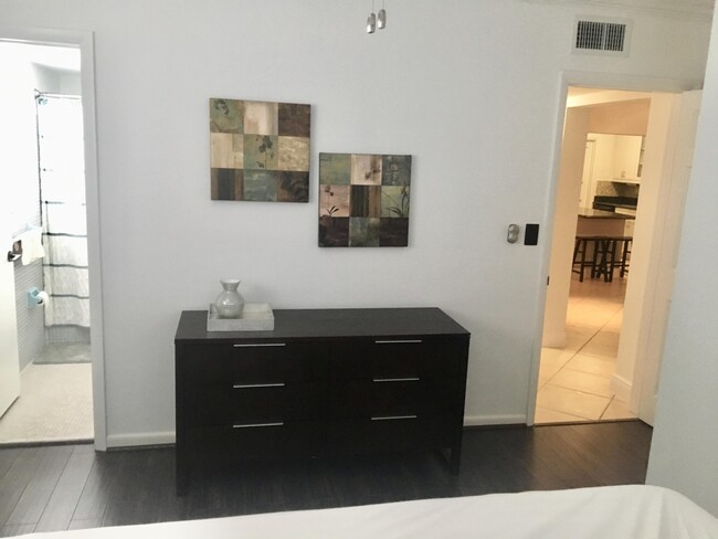 Foto del edificio - 200 E Royal Palm Rd