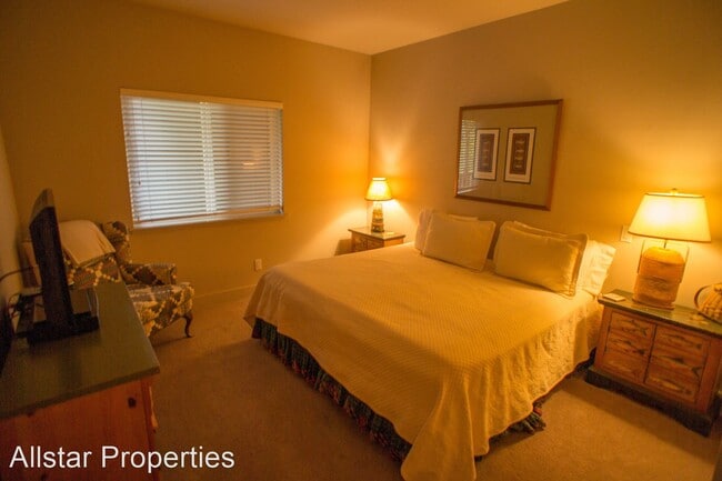Building Photo - 3 br, 2 bath House - 110 Wood River Dr. #12