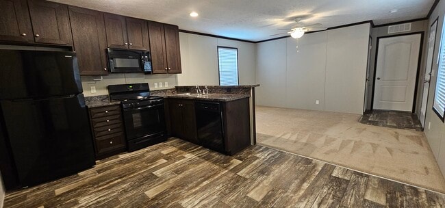 Building Photo - 2 Arbor Ln