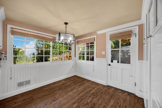 Foto del edificio - Charming La Habra Heights Home with Scenic Views – 2 Bed, 2 Bath