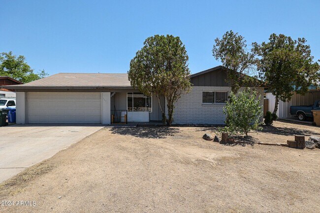Building Photo - 4631 W Lupine Ave