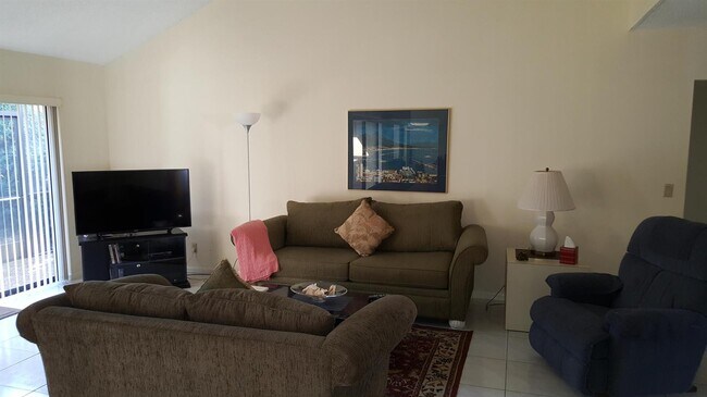 Foto del edificio - 17210 Hilliard Terrace