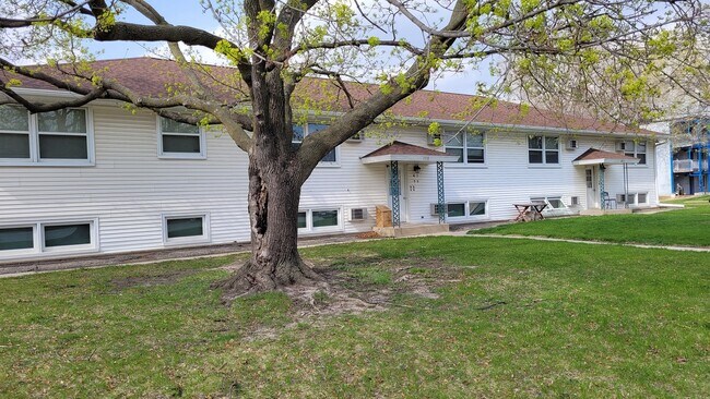 1533 10th St. SE - 1533 10th St SE