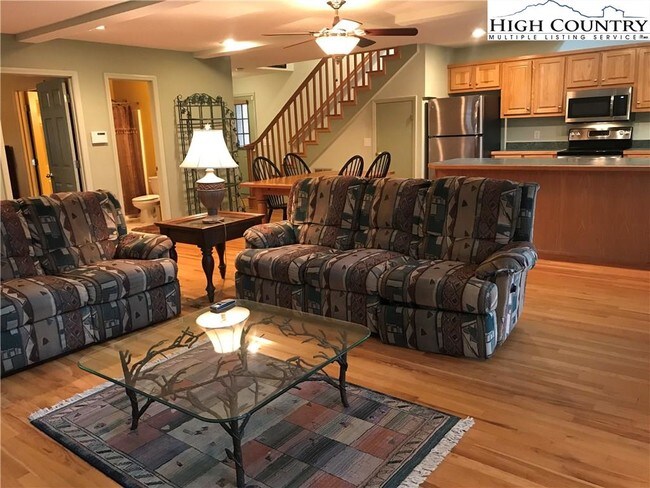 Foto del edificio - 472 Laurel Mountain Estates Dr