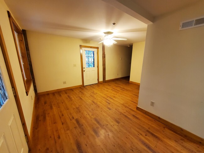 Foto del edificio - 9 Roberts Rd