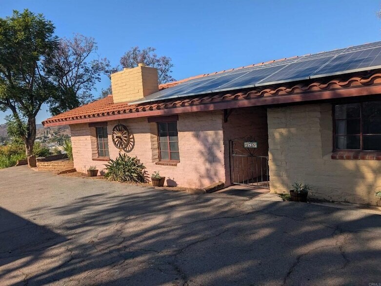 Primary Photo - 9738 Lakeview Rd