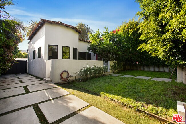 Foto del edificio - 0 N Edinburgh Ave