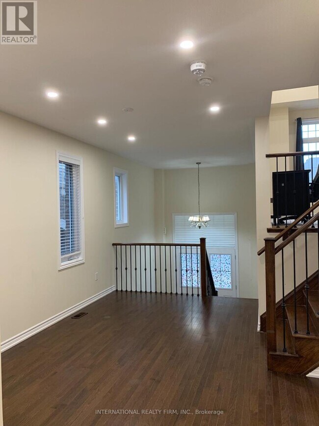 Photo du bâtiment - 74 Fawnridge Rd