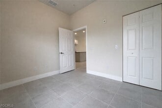 Building Photo - 3303 SW 8th Pl