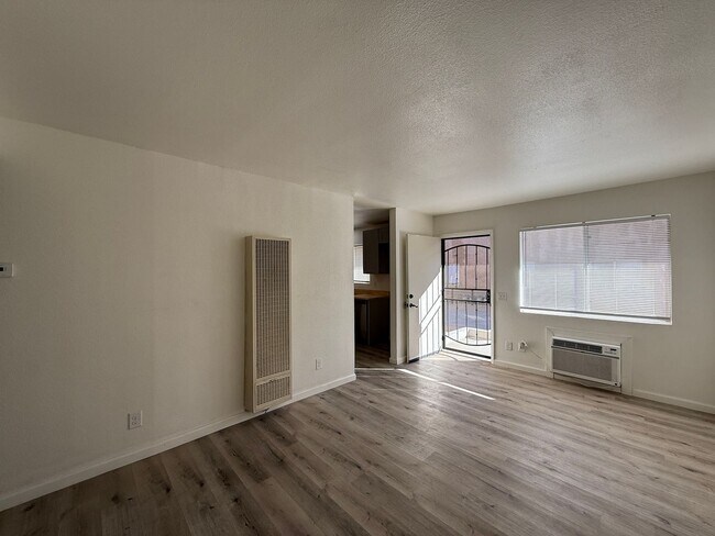 Building Photo - Palmdale 1 bedroom