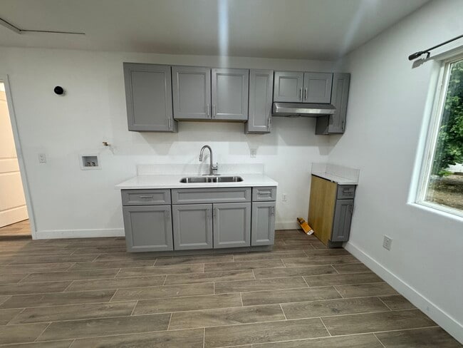 Building Photo - 7513 Valaria Dr