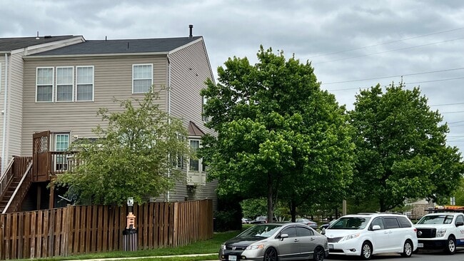 Building Photo - 2541 Thorncroft Pl