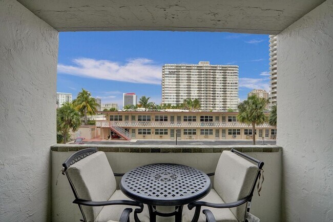 Building Photo - 2017 S Ocean Dr